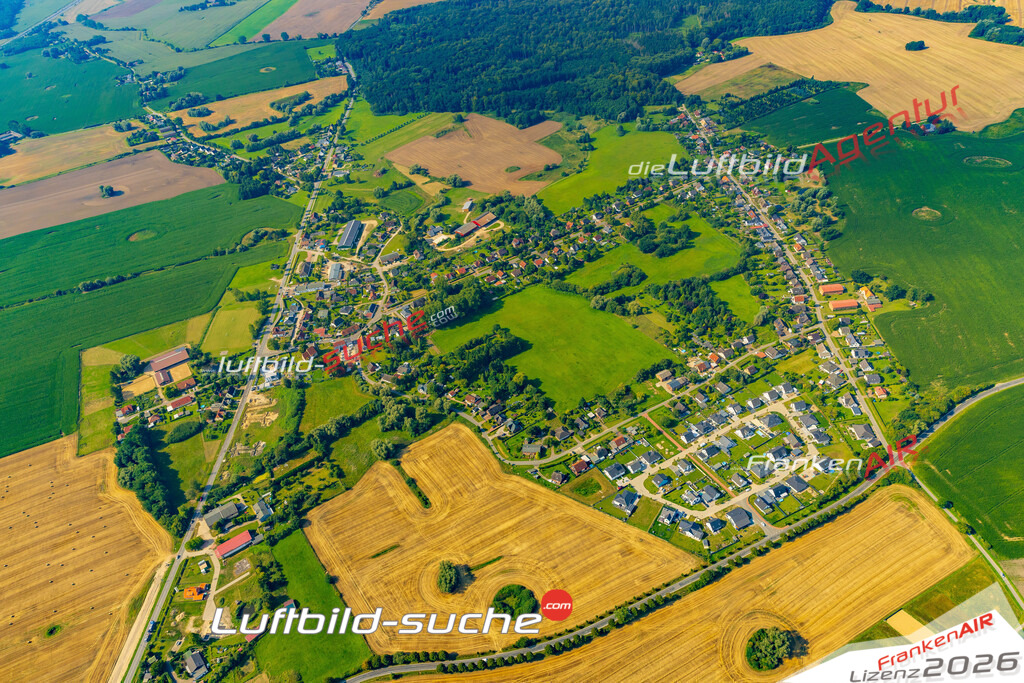 Luftaufnahme Heiligenhagen Satow - Die Luftaufnahme wurde 2025 vom UL-Flugzeug heraus erstellt ( ohne Drohne ) - Hochauflösende Luftaufnahme - für professionelle Ausdrucke geeignet. Die Geschenkidee !Mit Lizenz und Bildrechte bestellbar