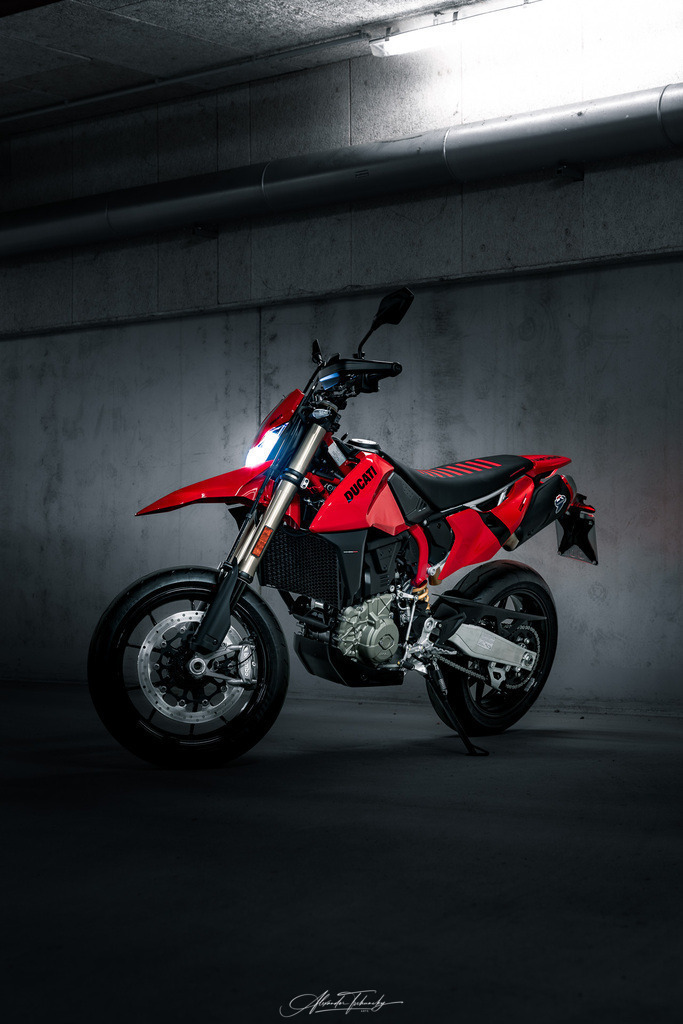 Hypermotard 698 Mono | Entdecken Sie die faszinierende Welt von Alexander Tschuncky Arts: Kreative Fotografie, atemberaubende Automobilkunst und hochwertiger Bilderdruck. Lassen Sie sich inspirieren! - Realisiert mit Pictrs.com