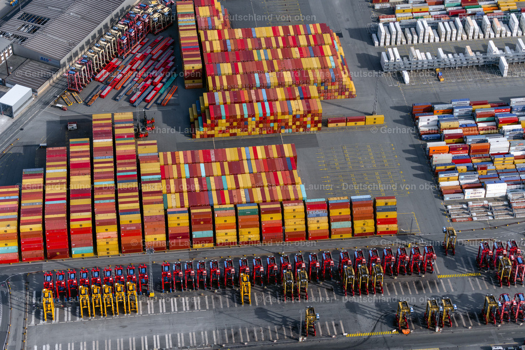 4030477 | BREMERHAVEN 01.06.2020 Containerterminal im Containerhafen des Überseehafen Am Nordhafen in Bremerhaven im Bundesland Bremen. // Container Terminal in the port of the international port Am Nordhafen in Bremerhaven in the state Bremen. Foto: Gerhard Launer