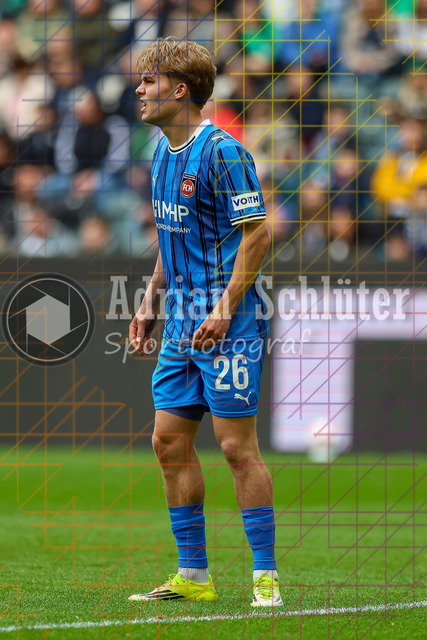04.04.2026, GER, Fussball, Herren, 1. BL, Saison 2025/2026, Borussia Mönchengladbach - 1. FC Heidenheim | Hennes Behrens (Heidenheim) schaut 