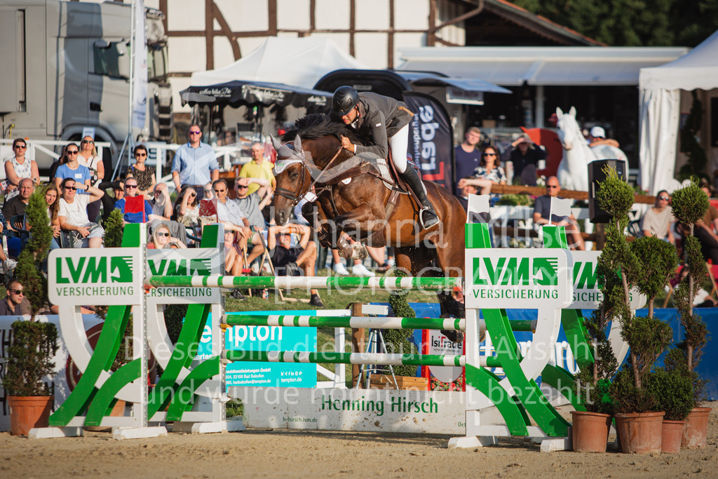 220730_BHO_GT_S1-Springen-643 | Deine schönsten Turniermomente als professionelle Fotos! Entdecke hochwertige Pferdesport-Fotografie im Online-Shop. Jetzt Fotos finden & bestellen!