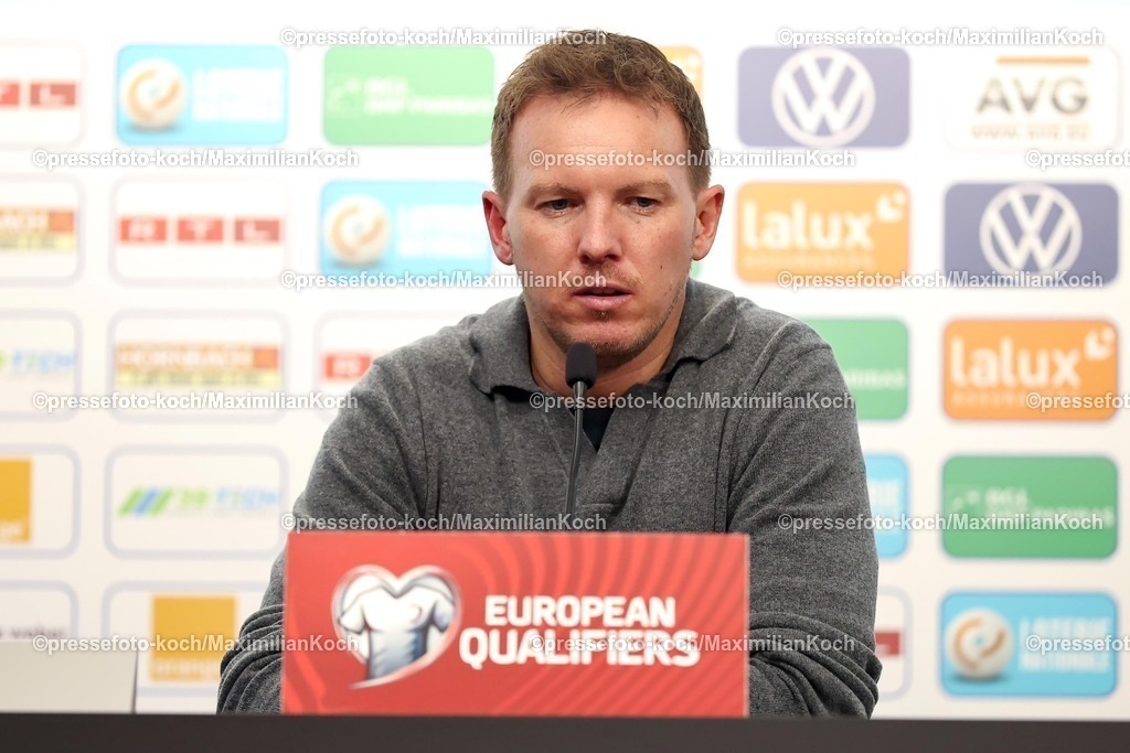 DFB14112501169 | 14.11.2025, Fußball, Länderspiel, WM-Qualifikation Europa, Deutschland - Luxemburg, Stade de Luxembourg (Croix de Gasperich, Luxemburg), 9. Spieltag, Saison 2025 2026: Nationaltrainer Julian Nagelsmann (GER #hc) bei der Pressekonferenz nach dem Spiel  Regulations prohibit any use of photographs as image sequences and or quasi-video.