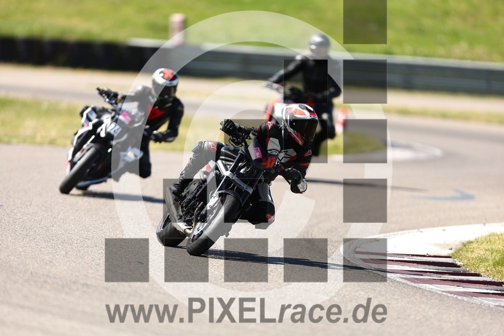 0041-20260426_01605 | Schöne Erinnerungen an spannende Momente - das festzuhalten ist unser Job. PIXELrace.de ist seit 2003 auf den Rennstrecken Europas unterwegs um die Action draußen beim Fahren und die wunderbare Stimmung imm Fahrerlager für euch einzufangen.