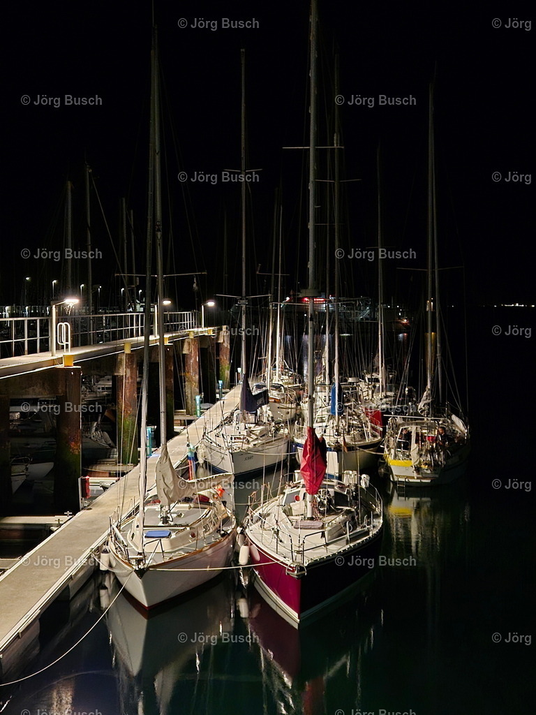 Segler  Marina Südhafen Helgoland | Dieser Shop bietet Fotos und Videos aus den Bereichen Fallschirmspringen, Landschaft und Luftbild - Realisiert mit Pictrs.com