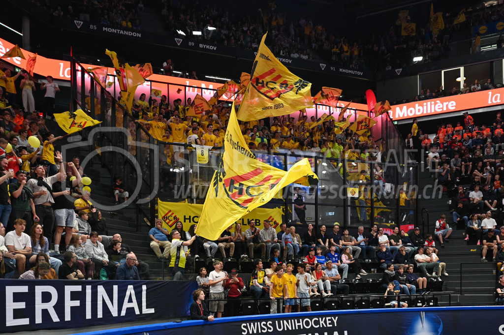 Zug United - HC Rychenberg - 25. April 2026 | Torjubel bei den HCR-Fans am L-UPL Superfinal-Spiel zwischen Zug United und HC Rychenberg am 25. April 2026 in der BCF Arena, Fribourg, Schweiz.Bild: Sportfotografie Markus Aeschimann | www.markus-aeschimann.ch - Realisiert mit Pictrs.com