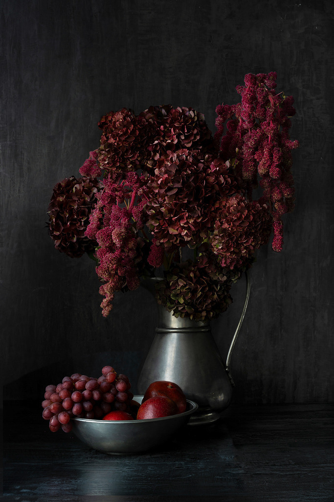 purple autumn | Herbstliches Arrangement mit Zinngeschirr in den Farben eine reifen Bordeauxweins - Realisiert mit Pictrs.com