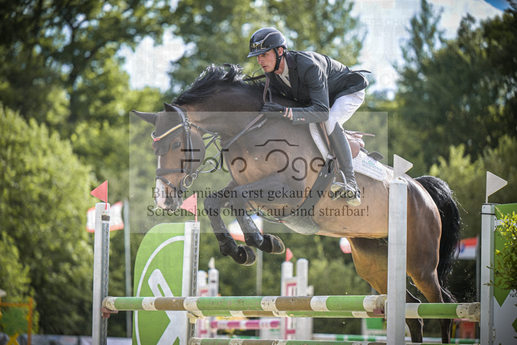 DOS_9908 | Entdecke hochwertige Reitturnierfotos von Foto Oger. Professionell, emotional und authentisch – jetzt Lieblingsmomente im Shop bestellen.Deutschlandweite Turnierfotografie. - Realisiert mit Pictrs.com