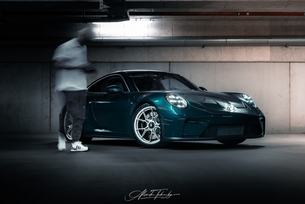 911 GT3 Touring Arlogrünmetallic | Entdecken Sie die faszinierende Welt von Alexander Tschuncky Arts: Kreative Fotografie, atemberaubende Automobilkunst und hochwertiger Bilderdruck. Lassen Sie sich inspirieren! - Realisiert mit Pictrs.com