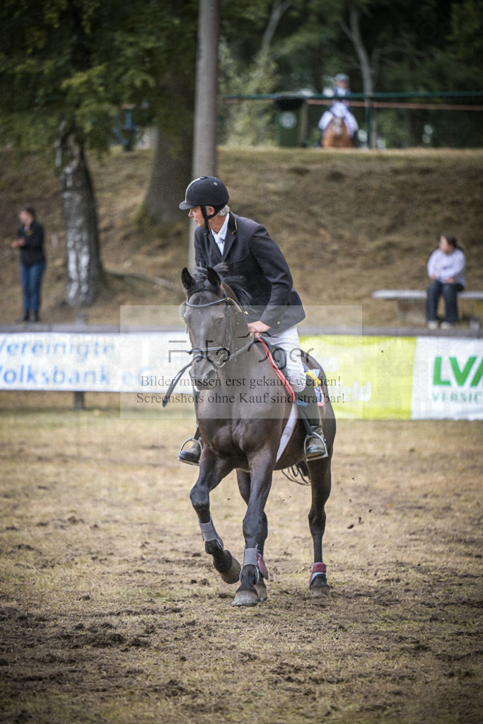 DOS_0033 | Entdecke hochwertige Reitturnierfotos von Foto Oger. Professionell, emotional und authentisch – jetzt Lieblingsmomente im Shop bestellen.Deutschlandweite Turnierfotografie. - Realisiert mit Pictrs.com