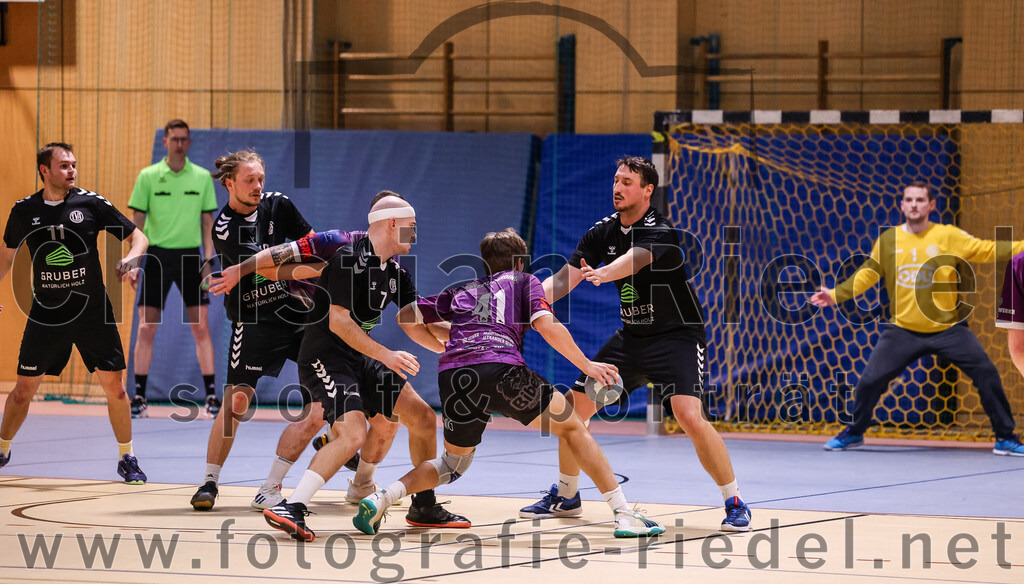 2024-11-09_077_SpVgg_Altenerding_gegen_TV_Altoetting | Erding, Deutschland, 09.11.2024:Handball, Bezirksoberliga Männer 2024 / 2025, 6. Spieltag, SpVgg Altenerding gegen TV Altötting, Endergebnis: 26:22Felix Zepf (TV Altötting, #7), Kilian Jödecke (SpVgg Altenerding, #41), Stefan Baaken (TV Altötting, #14)Foto: Christian Riedel / fotografie-riedel.net