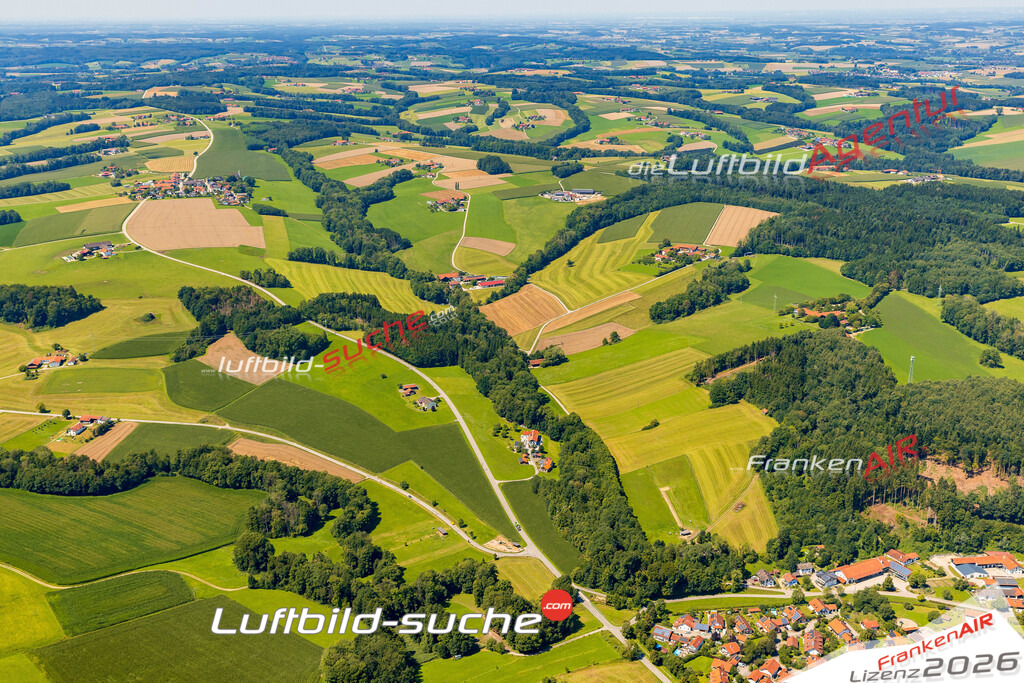 Geschenkidee Oberornau bei Obertaufkirchen -Die Luftbildaufnahme wurde 2025 vom UL-Flugzeug heraus erstellt ( keine Drohne ) - Hochauflösende Luftaufnahme -Nicht vergleichbar mit Google Maps oder Satelittenbilder- Die Geschenkidee !Mit Lizenz und Bildrechte bestellbar