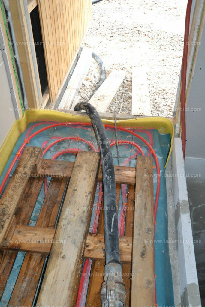 bib-lg19-fussbodenaufbau-0188 | Nach LV-Leistungsgruppen sortierte Detailfotos über den Bau eines Hauses. Alle Hausbau-Bilder direkt vom Urheber und Autor der Website Haus-Selber-Bauen.com