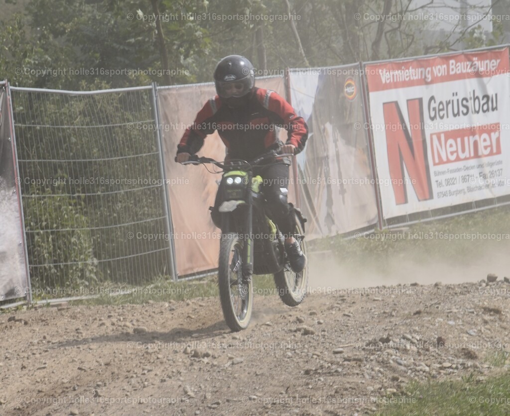 DSC_0485 | Sportfotografie , Motorsport, Motoross, Reitsport, Mointainbike, Enduro,
Landschaft , Outdoor, Eventfotografie, Landschaft, Bilder online bestellen - Realisiert mit Pictrs.com