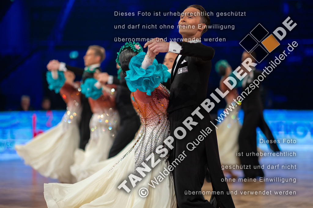 20251206-00829 | Hier finden Sie Tanz Bilder vom Latein und Standard Formationen tanzen. Sportbilder vom Tanzsport. Schöne Fotos und von Weltmeisterschaft, Europameisterschaft, Bundesliga, Regionalliga, Oberliga und Landesliga sowie von GOC Stuttgart, DanceComp, WM Bremen