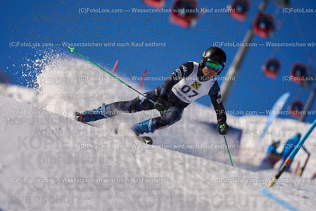 ALP3156_MASTERS-Cup_GS-B Herrn_Suttner Robert | (C)FotoLois.com, Alois Spandl. FIS Masters-Cup Wildschönau, Giant Slalom auf der Piste Schatzberg GS, Siegerehrung auf dem Dorfplatz Niederau, Sa 13. Januar 2024.