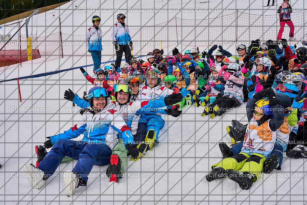 ALP5268_Schischule Haginger_gemeinsame Auswaermuebungen | (C)FotoLois.com, Alois Spandl. Schischule Haginger, Semesterkurs-Abschlusstag mit Rennlaufbewerb, Fr 9. Februar 2024.