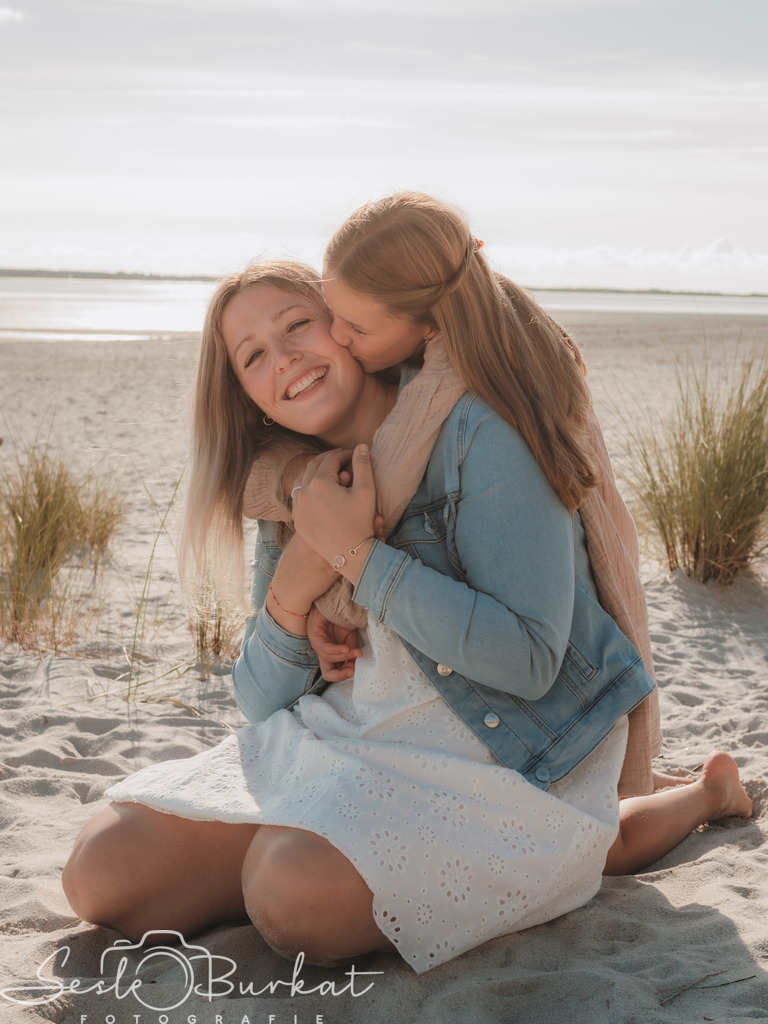 20250906-IMG_8967 | Authentische, natürliche und emotionale Fotoshootings auf der Nordseeinsel Föhr. Als Fotografin halte ich deine schönsten Momente in einzigartigen Neugeborenen-, Familien-, Paar- und Einzelshootings fest. Jetzt einen Termin vereinbaren!