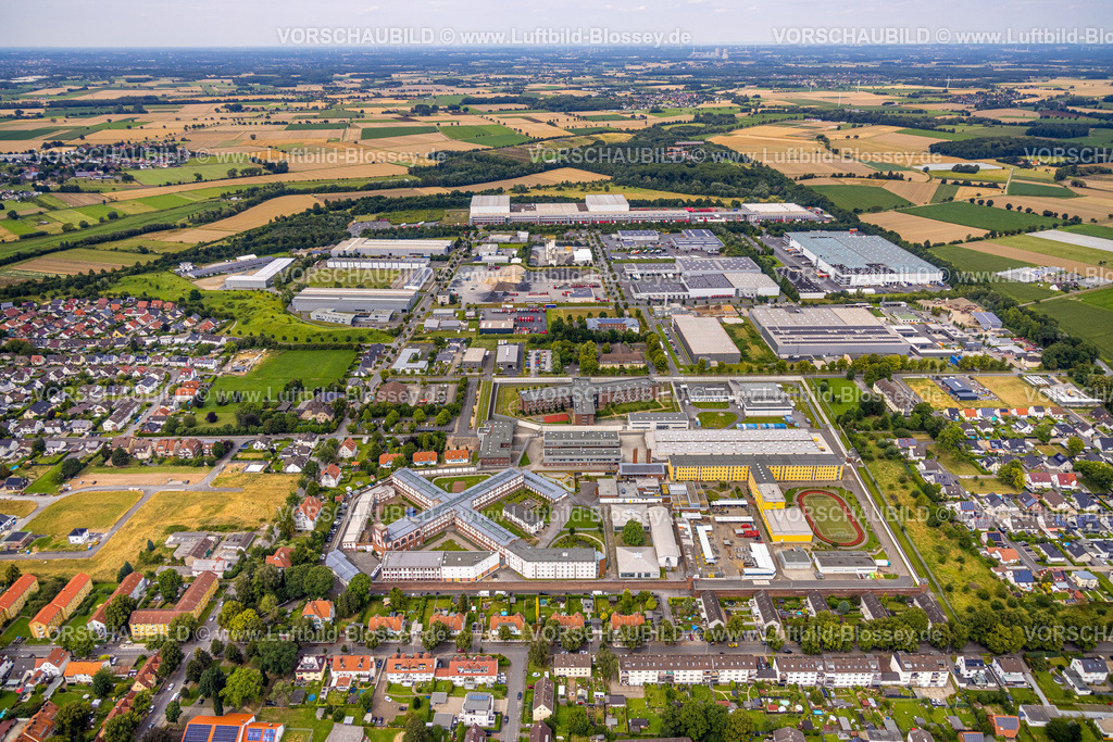 Werl240712250 | Luftbild, Justizvollzugsanstalt Werl (JVA) Gefängnis, hinten das Gewerbegebiet Hansering und Langenweidenweg, Werl, Nordrhein-Westfalen, Deutschland