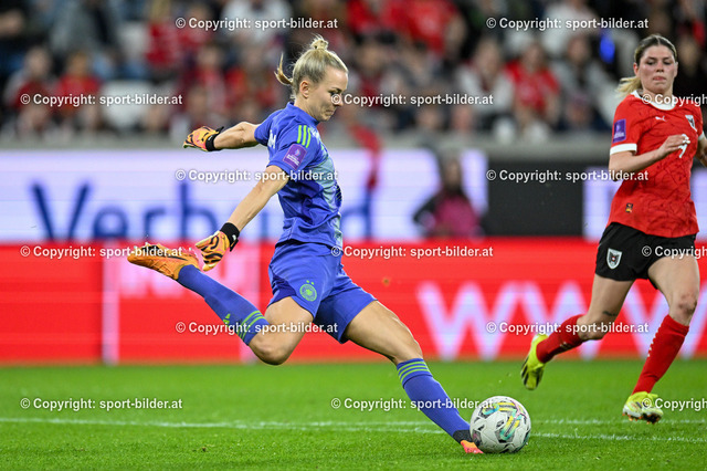 AUT, Fussball UEFA Frauen EM Qualifikation 2024-25 - Oesterreich vs Deutschland | 05.4.2024, Raiffeisen Arena Linz, AUT, UEFA Frauen EM Qualifikation 2024-25 - Oesterreich vs Deutschland, im Bild Merle Frohms (GER)


// UEFA Women's European Qualifiers 2024-25 Match between Austria and Germany in Linz, Austria on 2024/04/05