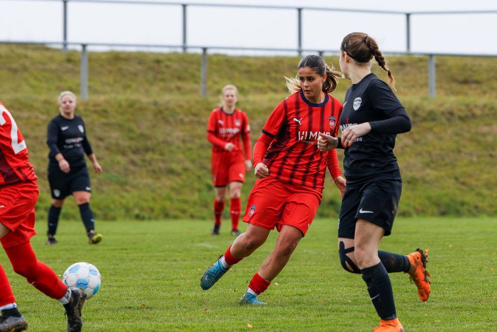 HOHFCH_251109_8289 | 1.FC Heidenheim 1846 II vs. GAST, Fußball, Frauen, Bezirksliga, 2025/2026, X. Spieltag, 03.10.2025 in Heidenheim, Kunstrasen b. Voith-Arena West(Foto: Michael Bulling) - Realisiert mit Pictrs.com