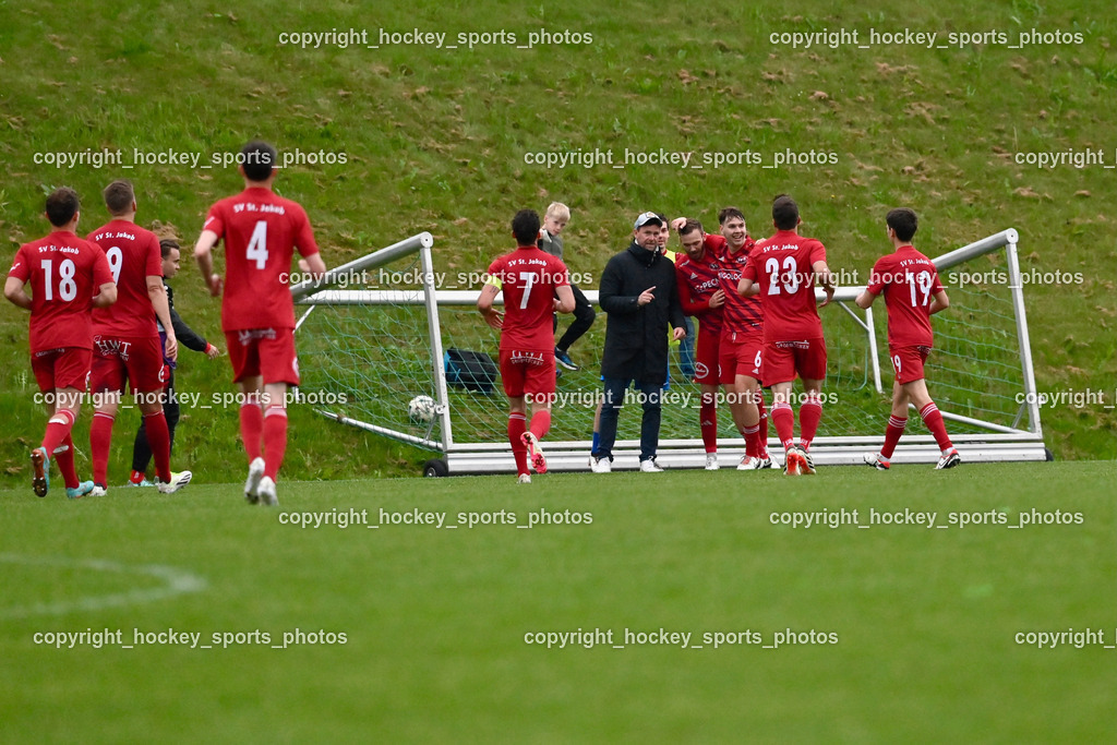 SC Landskron vs. SV St. Jakob  | Jubel SV St. Jakob Mannschaft, #18 Raimund Valtiner SV St. Jakob, #9 Walter Michal SV St. Jakob, #4 Sebastian Kaiser SV St. Jakob, #7 Manuel Alexander Schüttelkopf SV St. Jakob, Headcoach SV St. Jakob Thomas Franz Höller, #6 Florian Schaller SV St. Jakob, #23 Christoph Omann SV St. Jakob, #19 Mario Marjanovic SV St. Jakob, SC Landskron vs. SV St. Jakob , SC Landskron vs. SV St. Jakob  am 16.05.2024 in Villach (Sportpark Landskron), Austria, (Photo by Bernd Stefan)