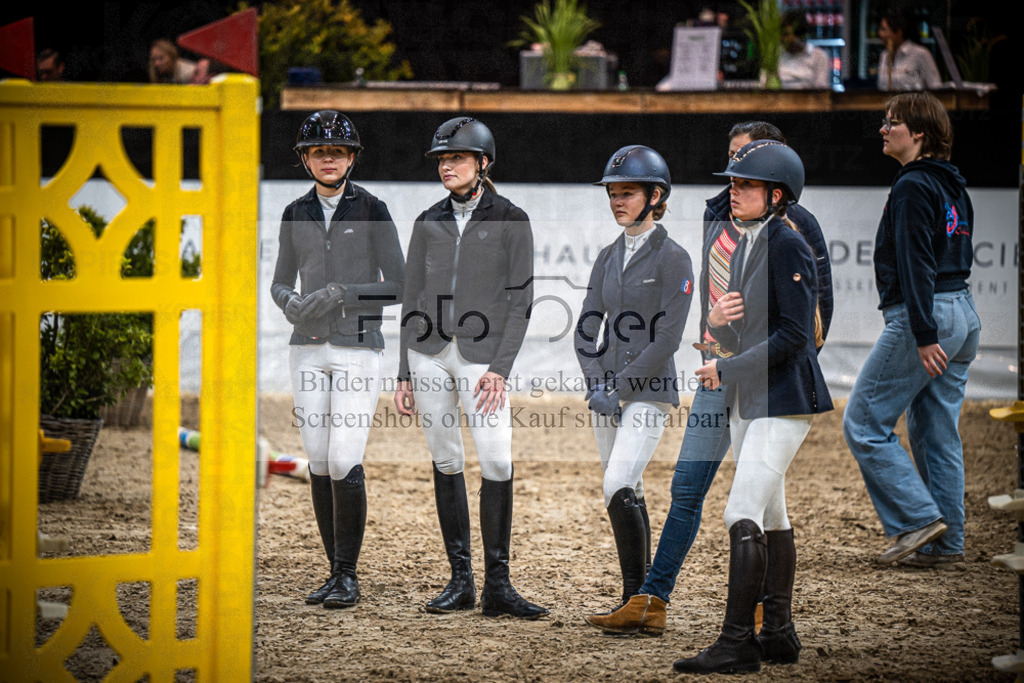 DOS_0038 | Entdecke hochwertige Reitturnierfotos von Foto Oger. Professionell, emotional und authentisch – jetzt Lieblingsmomente im Shop bestellen.Deutschlandweite Turnierfotografie. - Realisiert mit Pictrs.com