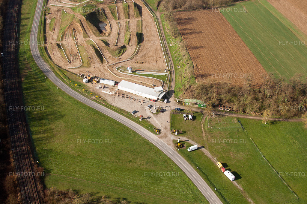 Vue aérienne: Vue de la ville à Mothern dans le département Bas Rhin, France. Photo: IMG_25627.jpg prise le 02/04/2010 par Werner Riehm/FLY-FOTO.eu – Résolution de l'original: 4752 x 3168 px
