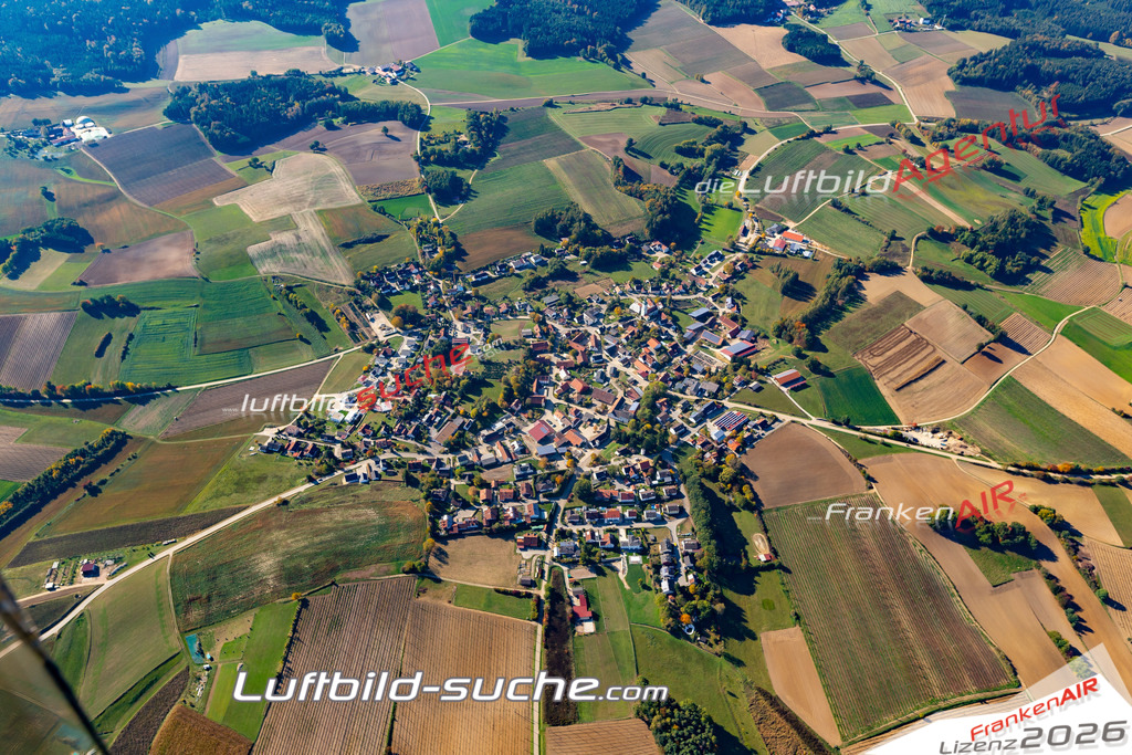 aktuelles Luftbild von Walkertshofen Attenhofen - Luftaufnahme wurde 2018 von https://frankenair.de mittels Flugzeug (keine Drohne) erstellt.