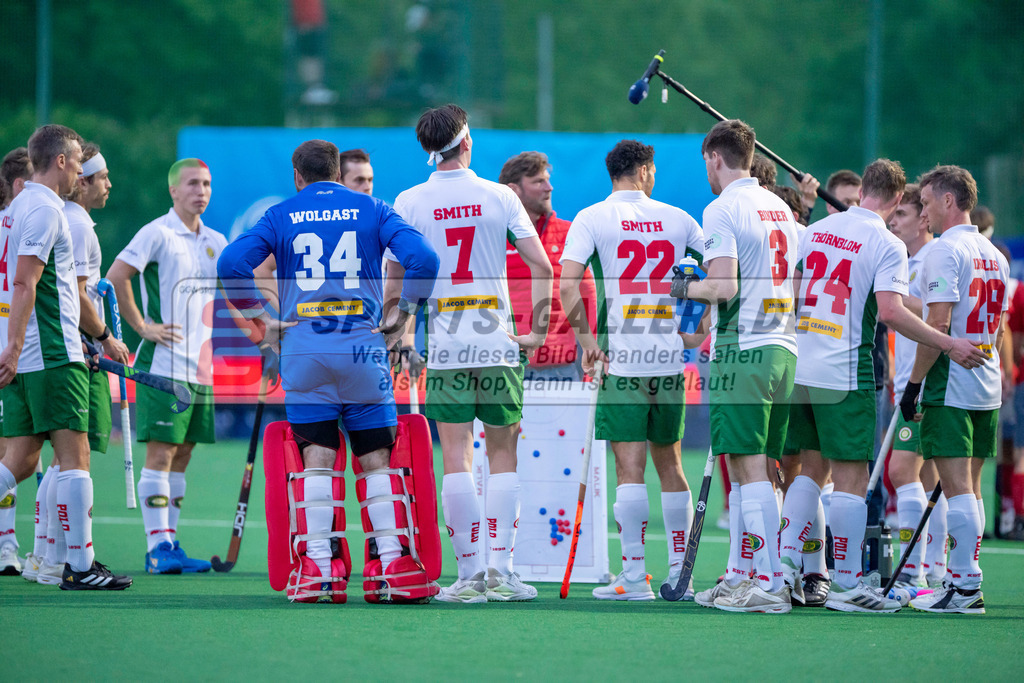 Final4_20240518-2109-0035 | Bonn, Deutschland, 18.05.2024: Niklas Wolgast (Hamburger Polo Club), Paul Smith (Hamburger Polo Club), Ryhs Smith (Hamburger Polo Club)Leon Thoernblom (Hamburger Polo Club) in Aktion waehrend des Spiels der Deutsche Feldhockey-Meisterschaften 2024 zwischen Final 4 Herren Hamburger Polo Club - Der Club an der Alster im Bonner THV am 18.05.2024 in Bonn, Deutschland. (Foto von Stephan Fehrmann)

Bonn, Germany, 18.05.2024: Niklas Wolgast (Hamburger Polo Club), Paul Smith (Hamburger Polo Club), Ryhs Smith (Hamburger Polo Club)Leon Thoernblom (Hamburger Polo Club) in action during the game of Deutsche Feldhockey-Meisterschaften 2024 between Final 4 Herren Hamburger Polo Club - Der Club an der Alster in Bonner THV at 18.05.2024 in Bonn, Deutschland. (Foto from Stephan Fehrmann)