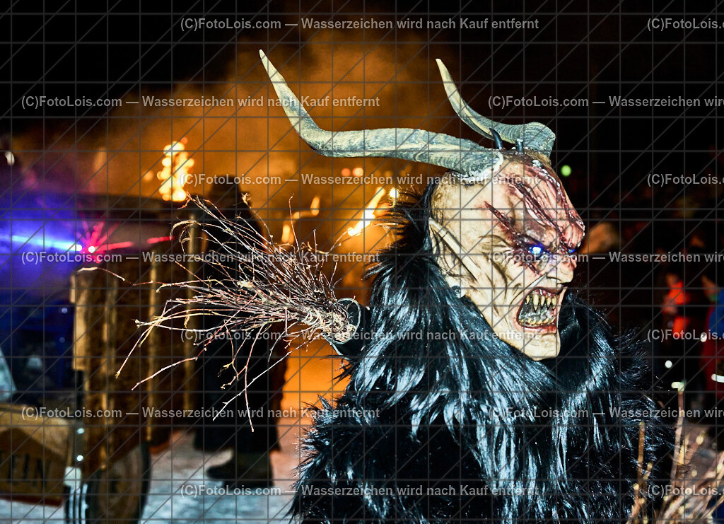 ALP5104_Nacht der Ballone_Gaminger Oetscherteufeln | NACHT DER BALLONE in Lackenhof am Ötscher, Sa 28. Dezember 2024.Mit einer Schauübung der Bergrettung Lackenhof, dem Ballonclub Ötscherland und den Gaminger Ötscherteufeln unter Zusammenarbeit mit der FF Lackenhof, dem Musikverein, dem Pensionistenverband, dem CampingClub, der Schirmbar und Konditorei Czihak, der Fuchswaldhütte und der Pizzeria Venezia, die für die Verköstigung sorgten, sowie der Ötscherliftgesellschaft, der Gemeinde Gaming und dem Ötscher-Tourismusverband.