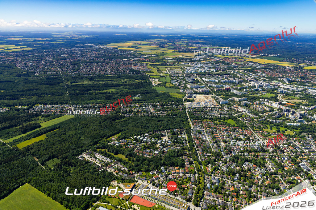 Aktuelles Luftbild von Gartenstadt Trudering München - Die Luftaufnahme wurde 2022 mittels UL-Flugzeug erstellt ( keine Drohne ) - hochauflösende Kamera-Systeme von  Canon -Beste Qualität - Für grossformatige Ausdrucke geeignet. Die Geschenkidee !
