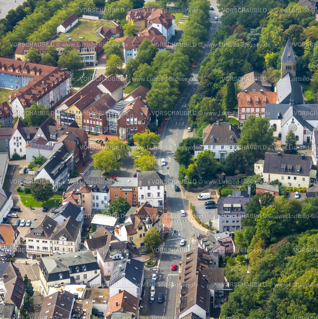 Froendenberg230902031 | Luftbild, Unionstraße mit Markt und Baumallee, Fröndenberg, Fröndenberg, Ruhrgebiet, Nordrhein-Westfalen, Deutschland