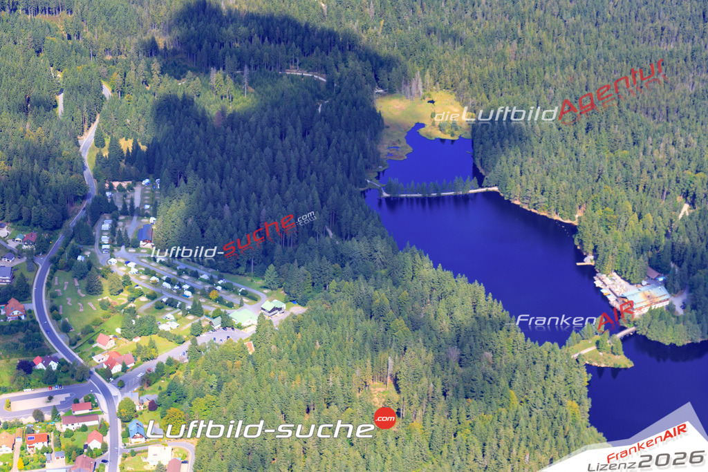 Die Luftaufnahme Fichtelsee - Fichtelberg wurde 2017 mittels Flugzeug (keine Drohne) erstellt. Perfekte Schärfe und Druck- Auflösung- Garantiert!