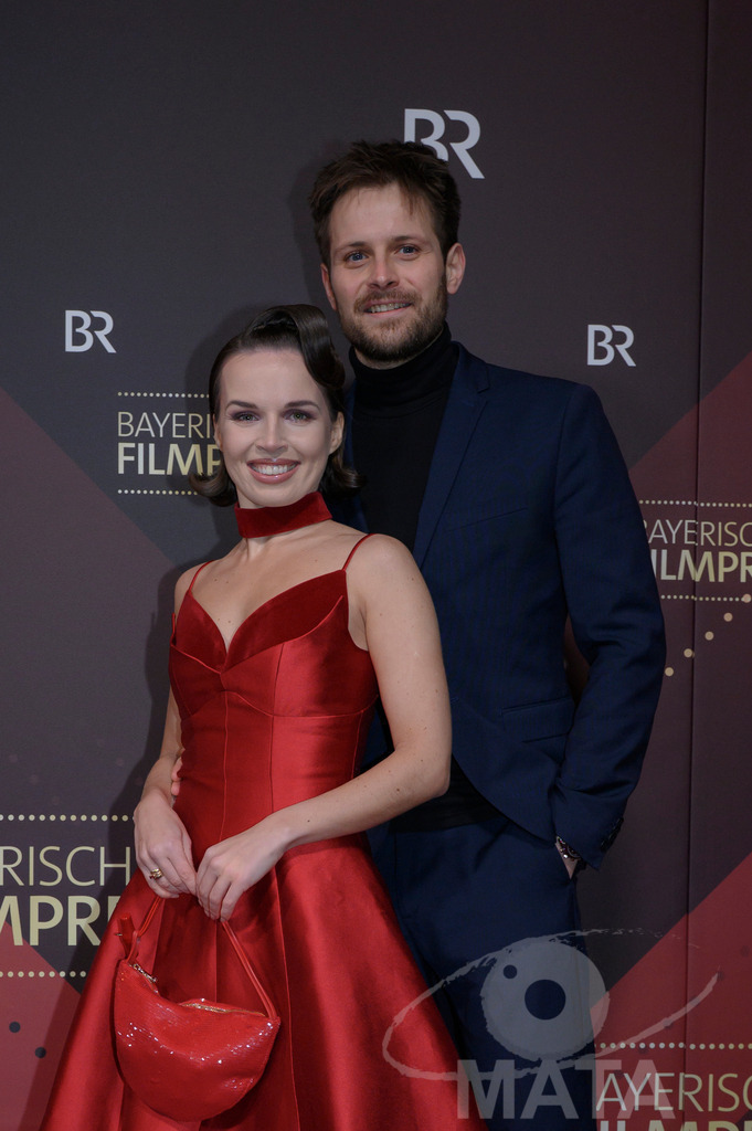 _DWI4742 | Darya Birnstiel (deutsche Schauspielerin und Model) mit ihrem Ehemann Philip Birnstiel bei der Verleihung des 47. Bayerischen Filmpreises 2026  im Prinzregententheater. München, Deutschland. Der Bayerische Filmpreis wird seit 1979 von der Bayerischen Staatsregierung verliehen, um die Bedeutung des Kinofilms als Kulturgut herauszustellen - Realisiert mit Pictrs.com