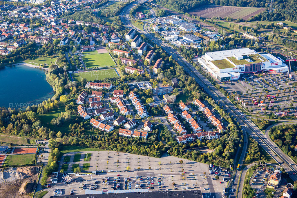 Luftbild: Wilhelm-Peters-Straße im Ortsteil Rheinau in Mannheim im Bundesland Baden-Württemberg in Deutschland. Foto: IMG_073008.jpg vom 23.09.2014 durch Werner Riehm/FLY-FOTO.de