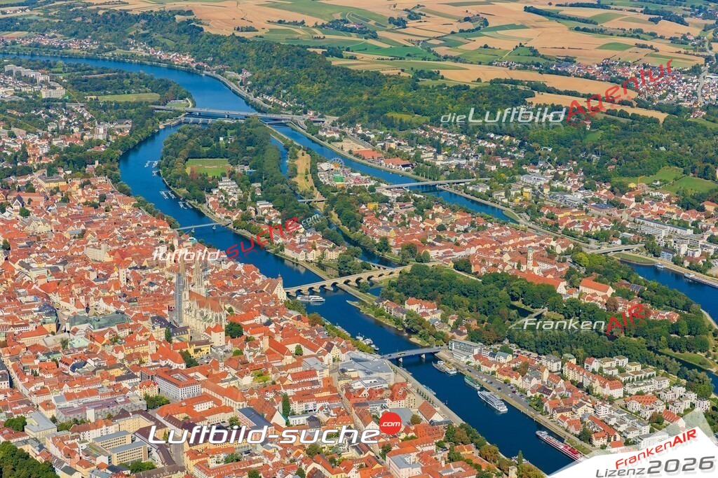 Luftaufnahme von Innenstadt mir Donauinseln Regensburg Bild- Das Luftbild wurde 2025 vom UL-Flugzeug heraus erstellt ( keine Drohne ) - Hochauflösende Luftaufnahme -Nicht vergleichbar mit Google Maps oder Satelittenbilder- Die Geschenkidee !Mit Lizenz und Bildrechte bestellbar
