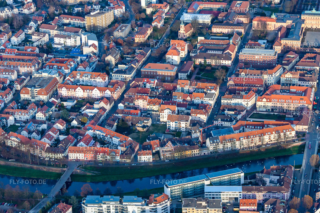 Murgstr zwischen Schließ- und Ankerbrücke | Luftbild: Murgstr zwischen Schließ- und Ankerbrücke in Rastatt im Bundesland Baden-Württemberg in Deutschland. Foto: IMG_22902.jpg vom 21.11.2009 durch Werner Riehm/FLY-FOTO.de - Realisiert mit Pictrs.com