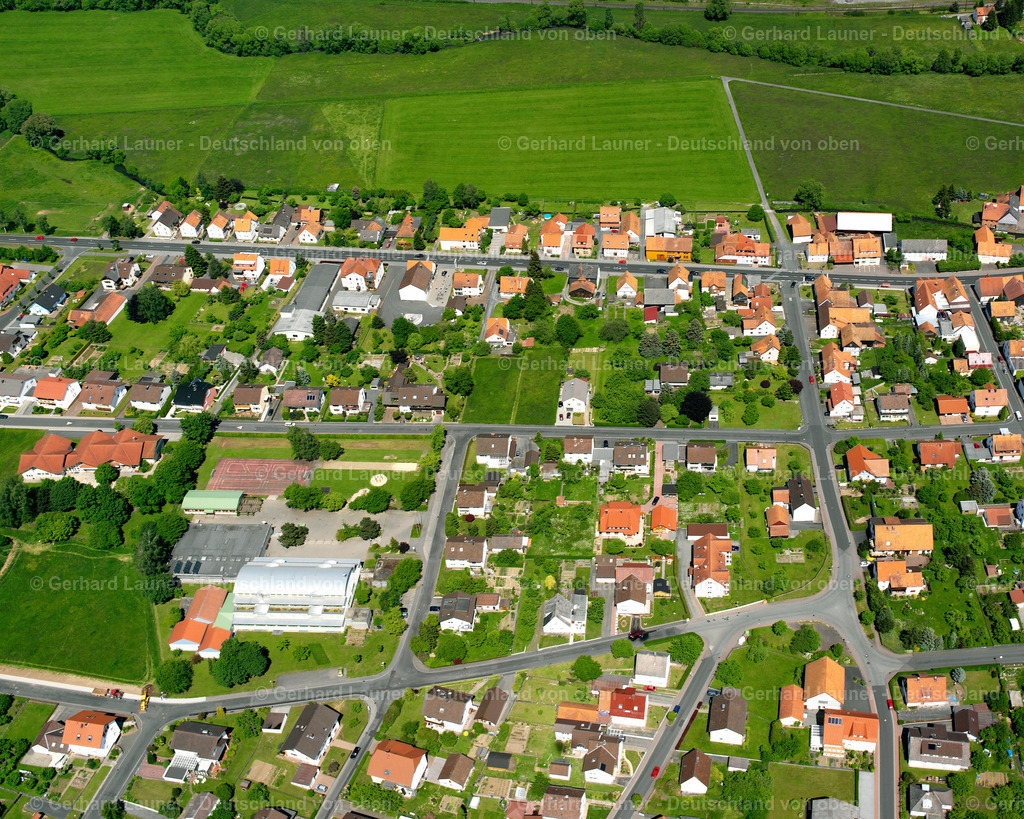 2615723 | ANGERSBACH 09.06.2006 Wohngebiet einer Einfamilienhaus- Siedlung  in Angersbach im Bundesland Hessen, Deutschland // Single-family residential area of settlement  in Angersbach in the state Hesse, Germany Foto: Gerhard Launer