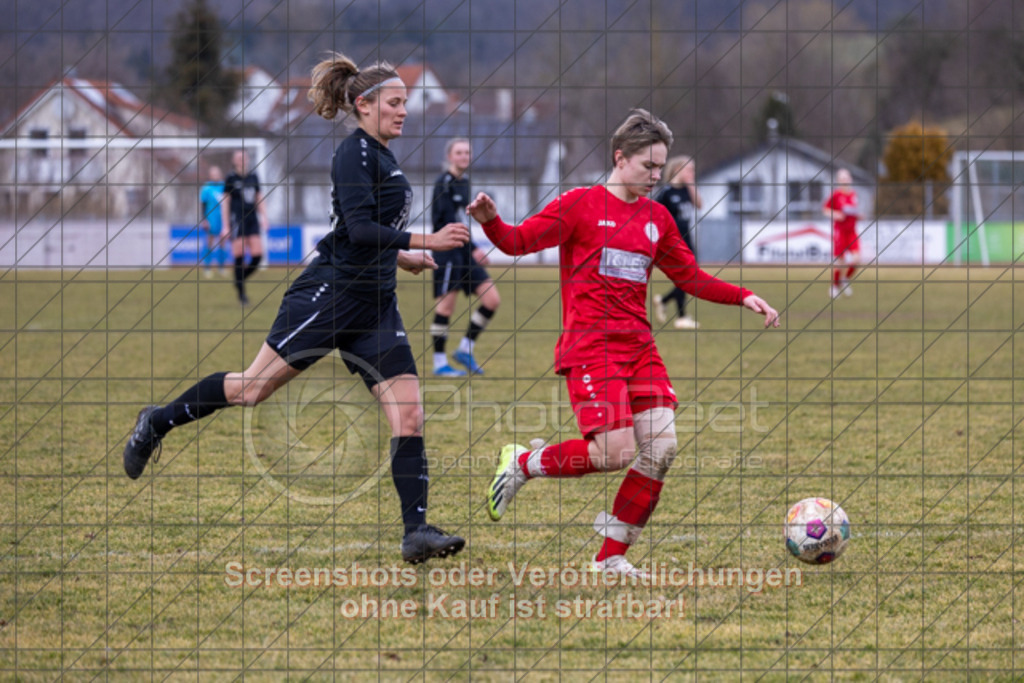 20250223_142536_0687 | #,1.FC Donzdorf (rot) vs. TSV Tettnang (schwarz), Fussball, Frauen-WFV-Pokal Achtelfinale, Saison 2024/2025, Rasenplatz Lautertal Stadion, Süßener Straße 16, 73072 Donzdorf, 23.02.2025 - 13:00 Uhr,Foto: PhotoPeet-Sportfotografie/Peter Harich