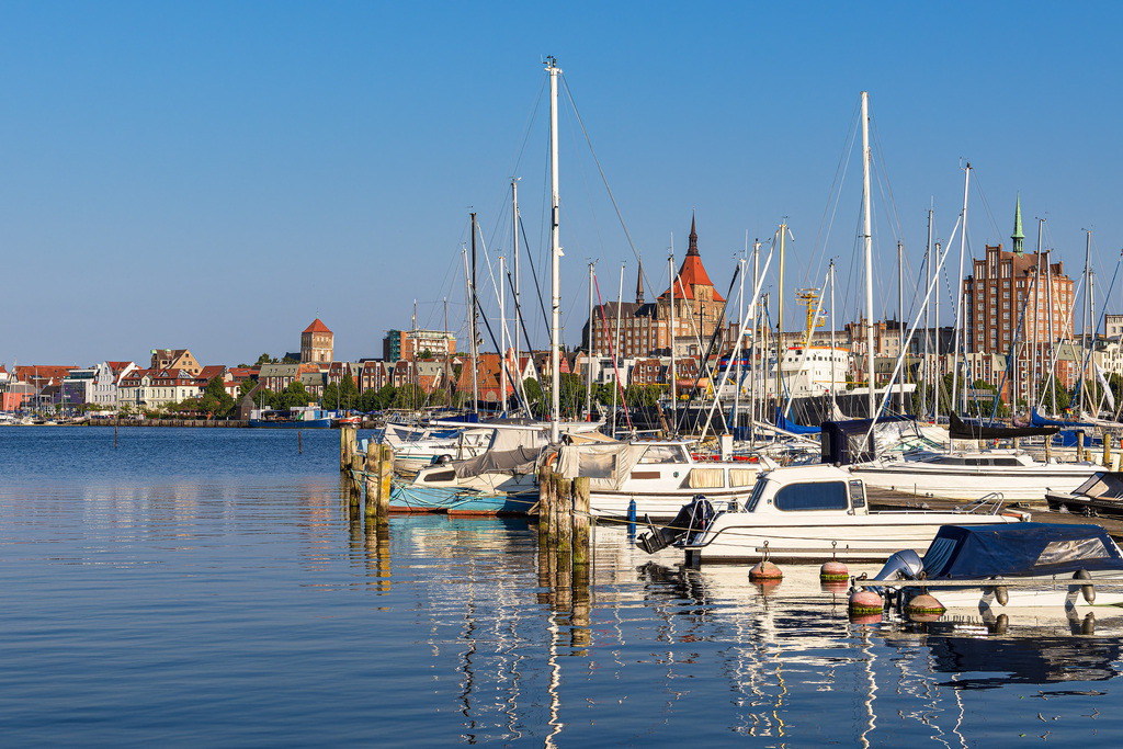 Blick über die Warnow auf die Hansestadt Rostock | Blick über die Warnow auf die Hansestadt Rostock.