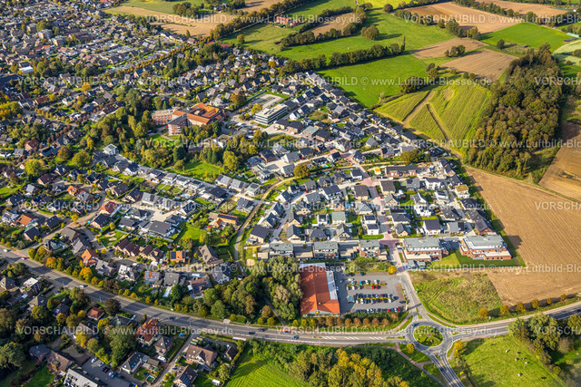Isselburg241010173 | Luftbild, Wohngebiet Ortsansicht Isselburg mit Augustahospital Krankenhaus Anholt, Neubau Wohngebiet Isselburger Straße mit Lidl Supermarkt am Kreisverkehr, Anholt, Isselburg, Niederrhein, Nordrhein-Westfalen, Deutschland