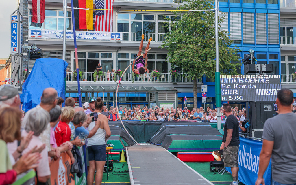 top-top.de-250828-268 | Foto, Video, Fotografie, Videografie, Fotobox, DJ, Discjockey, Musik, Musikbox, Veranstaltung, Photobooth, Amazon, Ebay, Buchtipp, Bestseller, Autor, Verlag, Buch, Wesel, Hamminkeln, NRW, Dinslaken, Rees, Drohne, Hochzeit, Party, Fotobox, Wesel, Fotograf