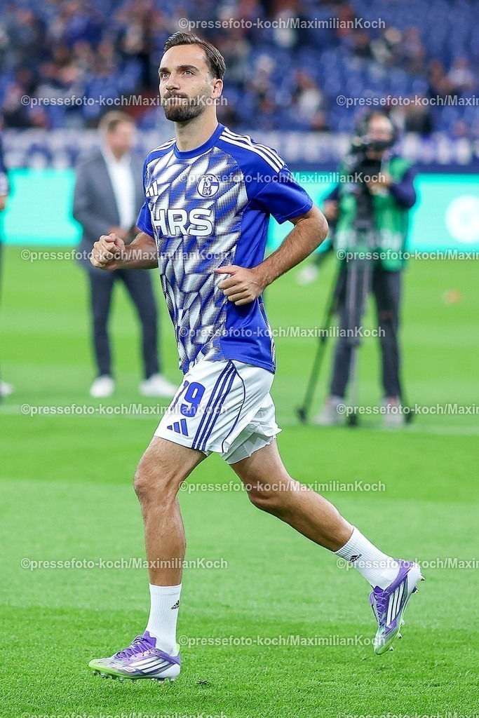 S0413092501001 | 13.09.2025, Fußball, FC Schalke 04 - Holstein Kiel, 5.Spieltag, 2. Fußball Bundesliga, Veltins-Arena Gelsenkirchen, Saison 2025 2026: Kenan Karaman&nbsp;&nbsp;(Schalke04 #19) DFB regulations prohibit any use of photographs as image sequences and or quasi-video.