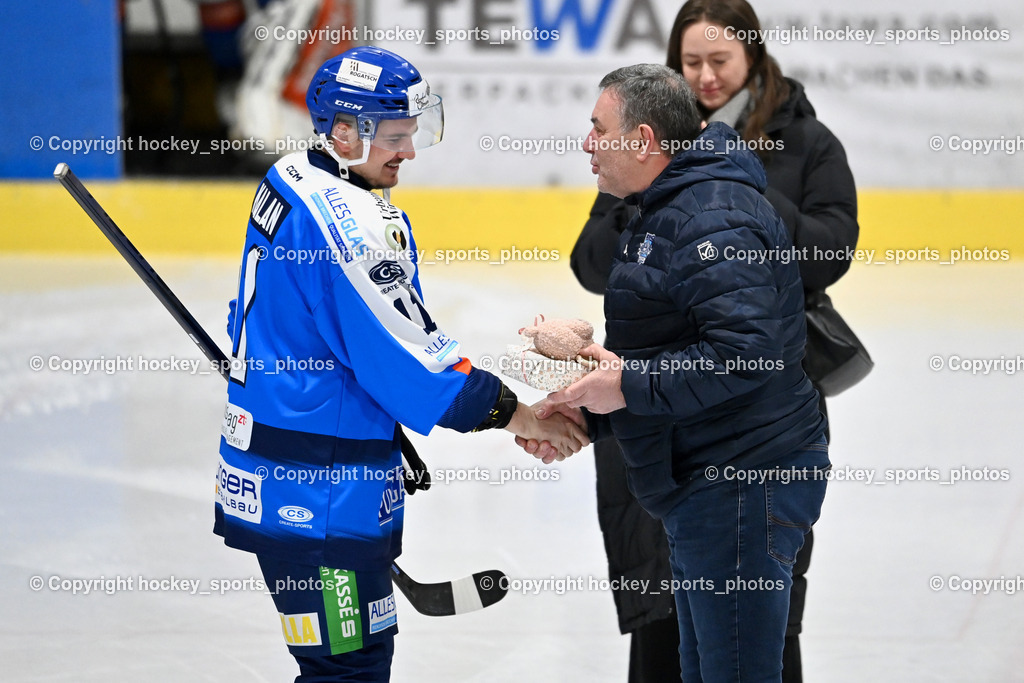 ESC Sparkasse STEINDORF vs. UECR Huben | #11 Kalan Luka ESC Steindorf, Sektionsleiter ESC Steindorf Hans Tschernutter, ESC Sparkasse STEINDORF vs. UECR Huben, ESC Sparkasse STEINDORF vs. UECR Huben am 30.01.2026 in Steindorf (Ossiachersee Halle), Austria, (Photo by Bernd Stefan)