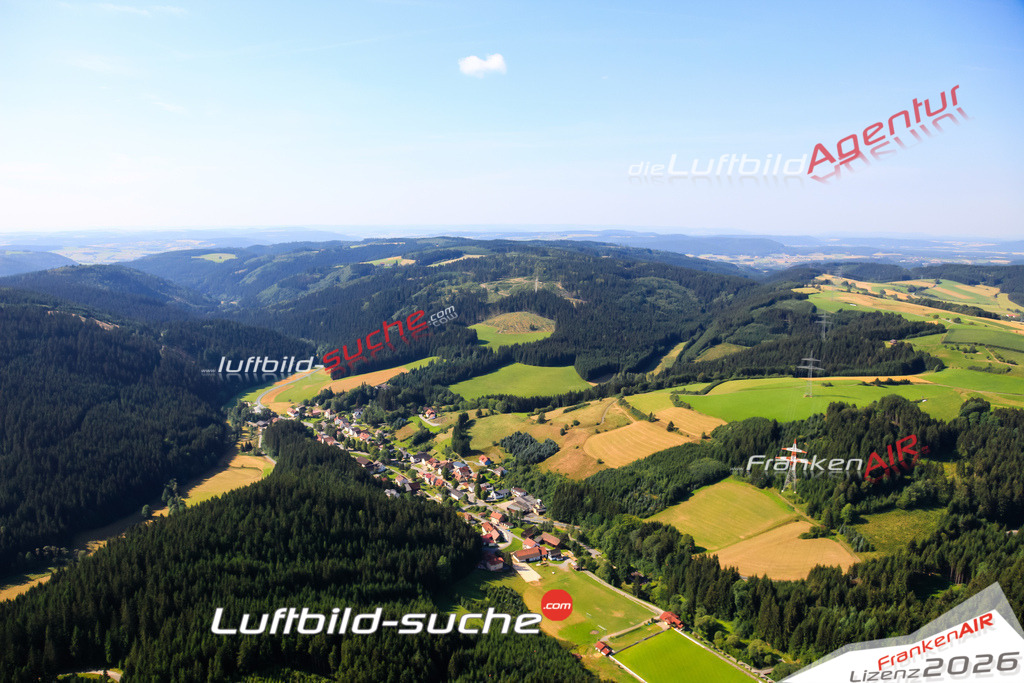 Die Luftaufnahme Gifting - Wilhelmsthal wurde vom UL-Flugzeug (keine Drohne) aus fotografiert.Hohe Druck- Auflösung-die Geschenkidee!