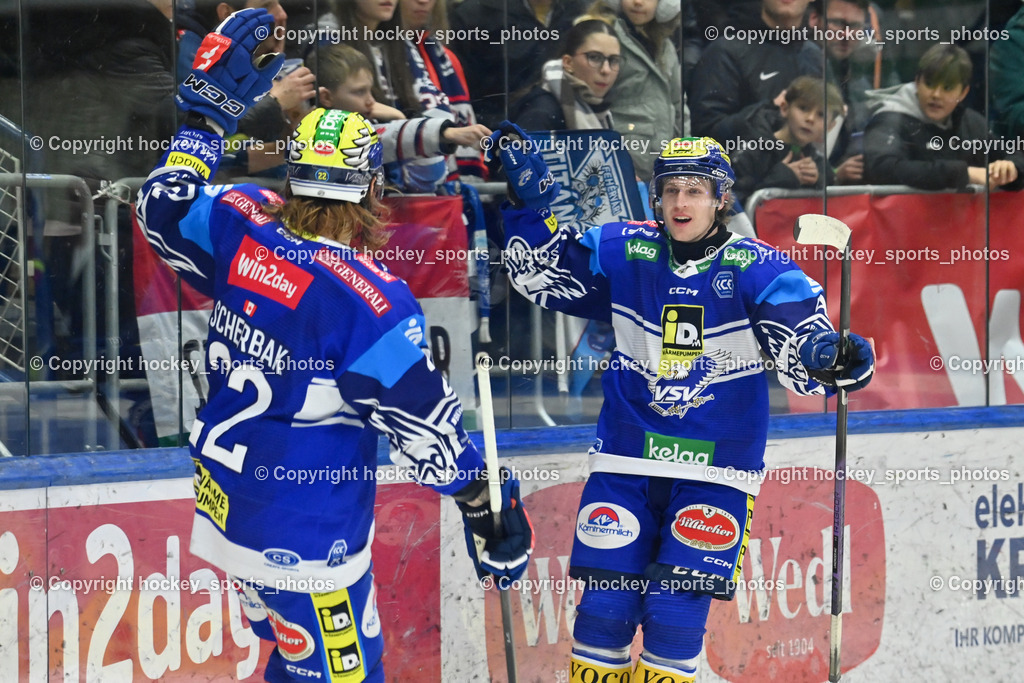 EC IDM Wärmepumpen VSV vs. Hydro Fehervar AV19  | Jubel EC VSV Mannschaft, #22 SCHERBAK Nikita EC VSV, #42 LANZINGER Benjamin EC VSV, EC IDM Wärmepumpen VSV vs. Hydro Fehervar AV19 , EC IDM Wärmepumpen VSV vs. Hydro Fehervar AV19  am 01.01.2025 in Villach (Stadthalle Villach), Austria, (Photo by Bernd Stefan)