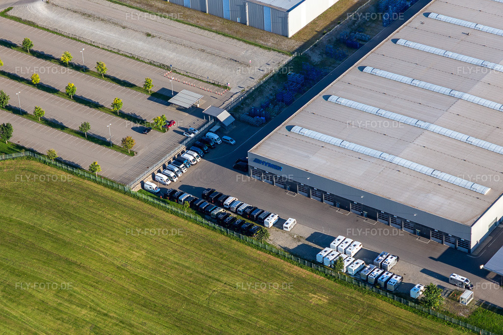 Luftbild: Fahrzeugbau- Werksgelände der Hymer Reisemobile GmbH. im Ortsteil Steinenberg in Bad Waldsee im Bundesland Baden-Württemberg in Deutschland. Foto: IMG_128884.jpg vom 03.09.2021 durch Werner Riehm/FLY-FOTO.de