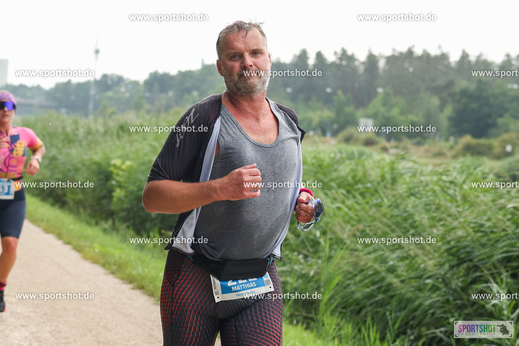 LUR_1673 | 34. M-net Erlanger Triathlon 2025 #erlangertriathlon  #mnettriathlon2025 #mnettriathlon #team #olympischedistanz #mitteldistanz #triathlon #maindonaukanal  #erlangertriathlon2025 #yourpictrs #tv1848 #tv1848erlangen  #triathlonbayern #sportinerlangen #demsportverbunden #sportshot_your_pictrs Copyright: www.sportshot.de