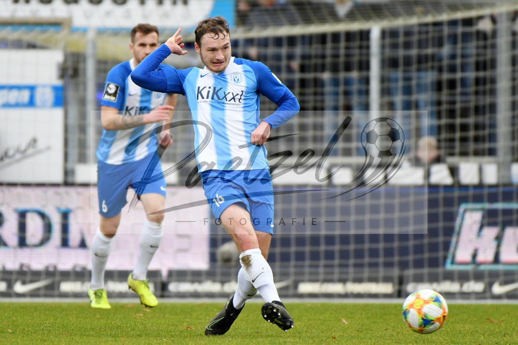 20200201_MEPCHE_0024 | Fußball, Herren: Florian Egerer (SV Meppen) in Aktion, am Ball, Einzelaktion waehrend des Spiels der 3. Liga zwischen SV Meppen und Chemnitzer FC in der Haensch-Arena am 01.02.2020 in Meppen, Deutschland. DFB / DFL REGULATIONS PROHIBIT ANY USE OF PHOTOGRAPHS AS IMAGE SEQUENCES AND/OR QUASI-VIDEO. - Realisiert mit Pictrs.com