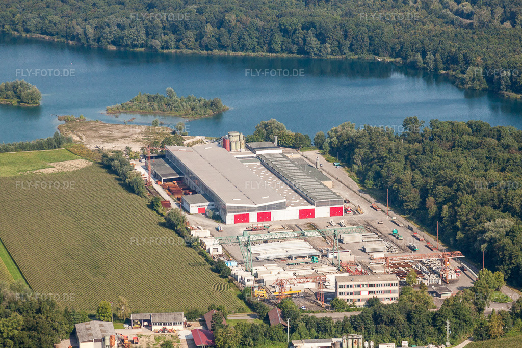 Luftbild: Beton- und Baustoffmischwerk der Betonfertigteilewerk Linkenheim GmbH & Co. KG in Linkenheim-Hochstetten im Bundesland Baden-Württemberg in Deutschland. Foto: IMG_33229.jpg vom 05.09.2010 durch Werner Riehm/FLY-FOTO.de